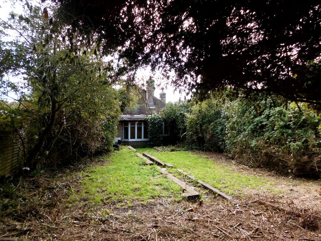 Lot: 94 - DETACHED BUNGALOW FOR IMPROVEMENT - 